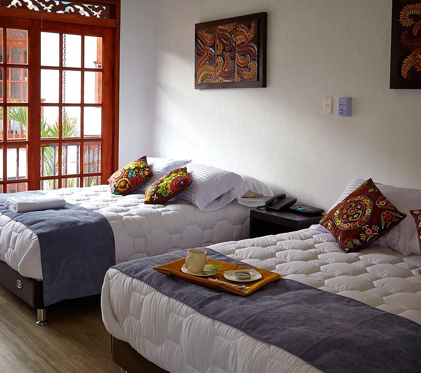 Lombok Hotel & Spa Antes Hotel Casablanca Guaduas Rum bild